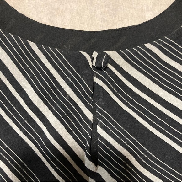 Madison Studio 100% Silk Black and White Striped Sleeveless Top - Picture 9 of 11